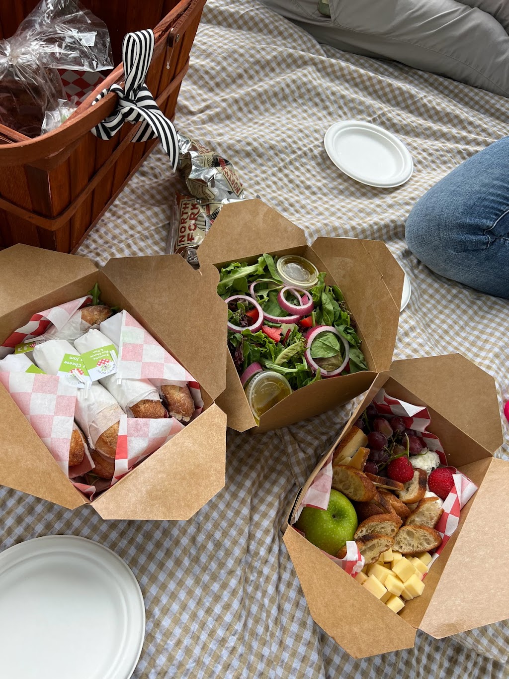 Perfect Picnic NYC | 405 Central Park West, New York, NY 10025, USA | Phone: (212) 228-2884