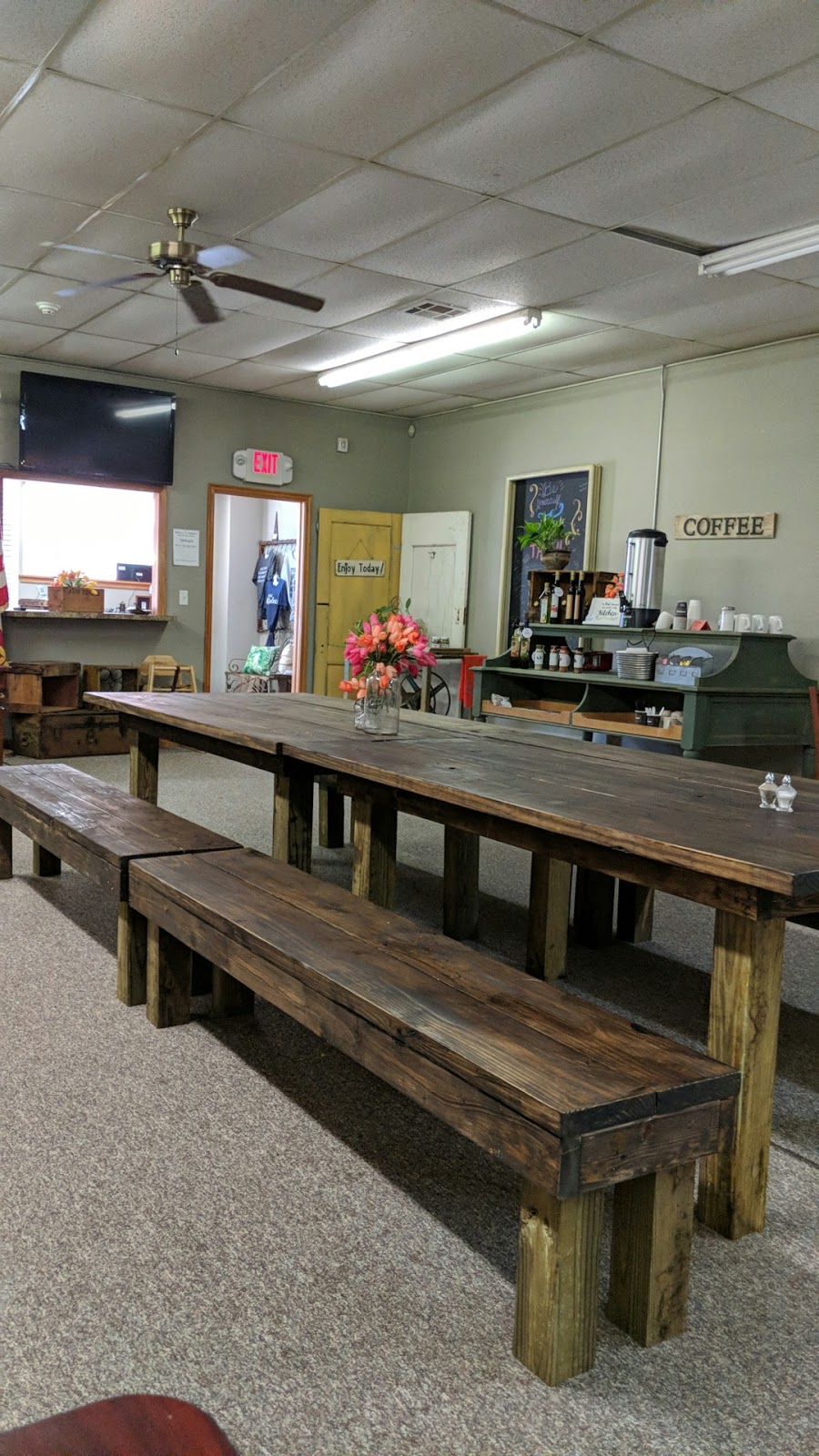 Crow Creek Cafe And Market | 106 S Grand, Crescent, OK 73028, USA | Phone: (405) 969-3552