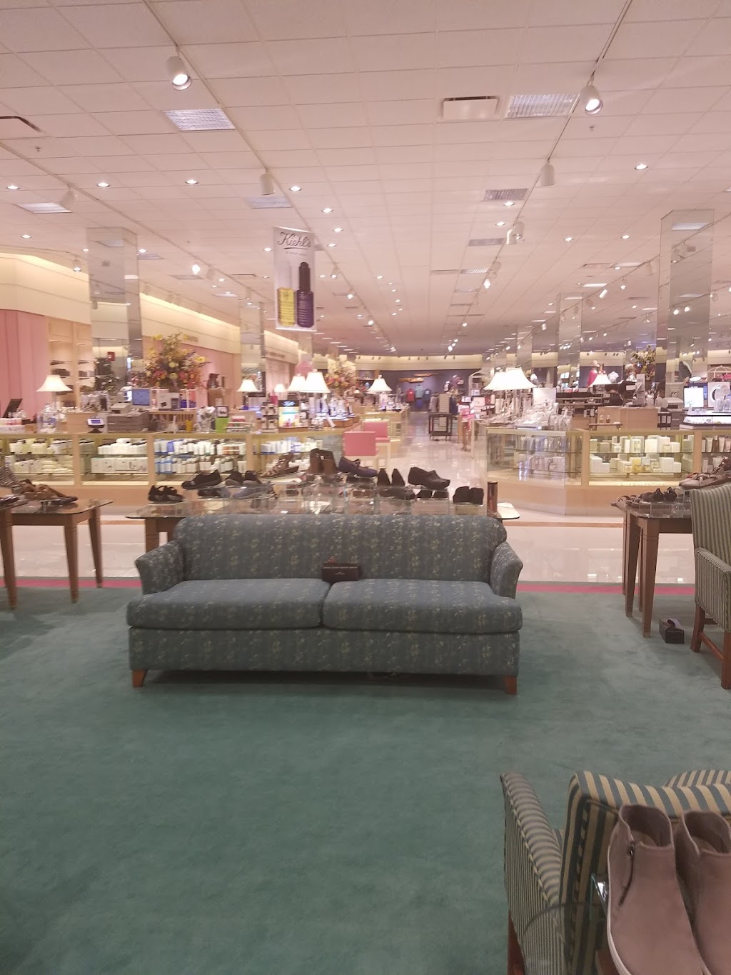 Von Maur | Corbin Park, 6701 W 135th St, Overland Park, KS 66223, USA | Phone: (913) 681-1031