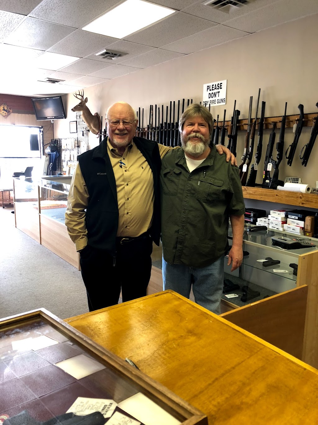 Kevins Guns | 1017 S Duchesne Dr, St Charles, MO 63301, USA | Phone: (636) 493-1195