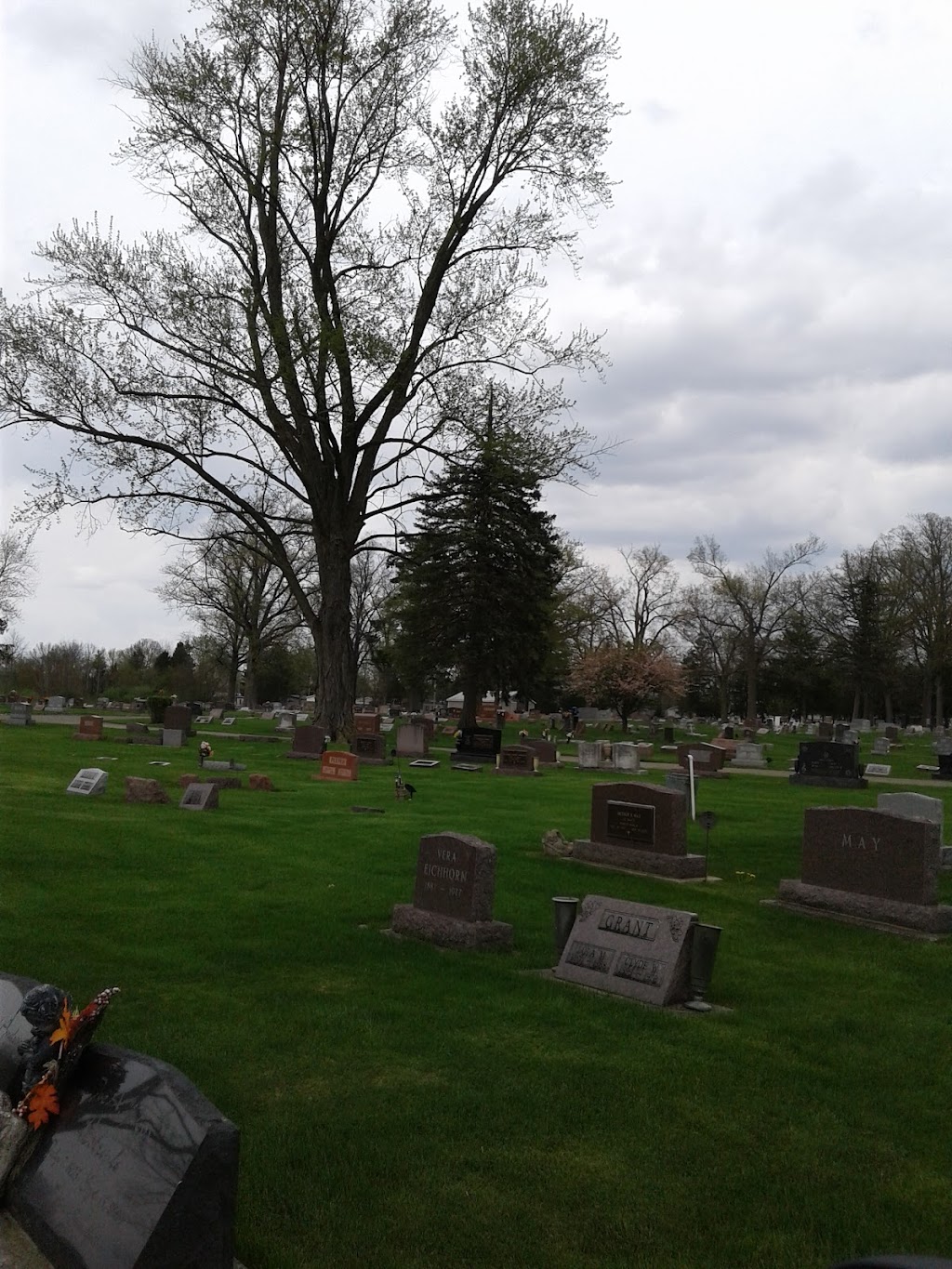 Fair View Cemetery | 418 Westfield Dr, Bluffton, IN 46714, USA | Phone: (260) 824-2832