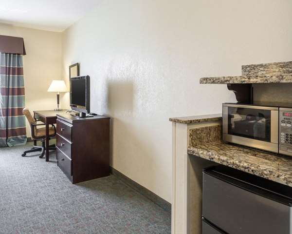 Quality Inn Donaldsonville - Gonzales | 2275 LA-70, Donaldsonville, LA 70346, USA | Phone: (225) 257-9981