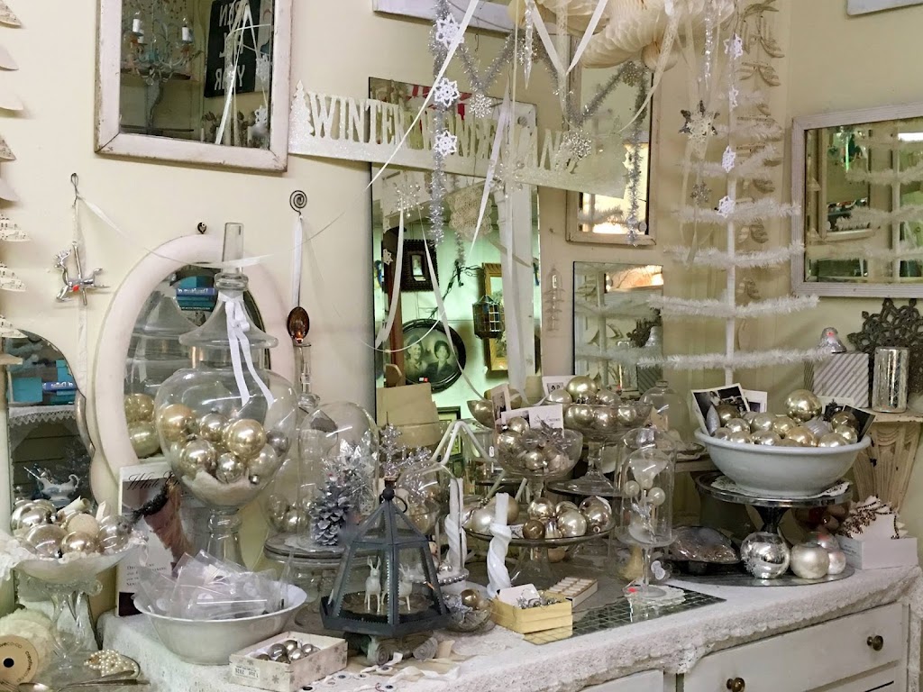 Country Garden Antiques | 147 Parkhouse St, Dallas, TX 75207, USA | Phone: (214) 741-9331