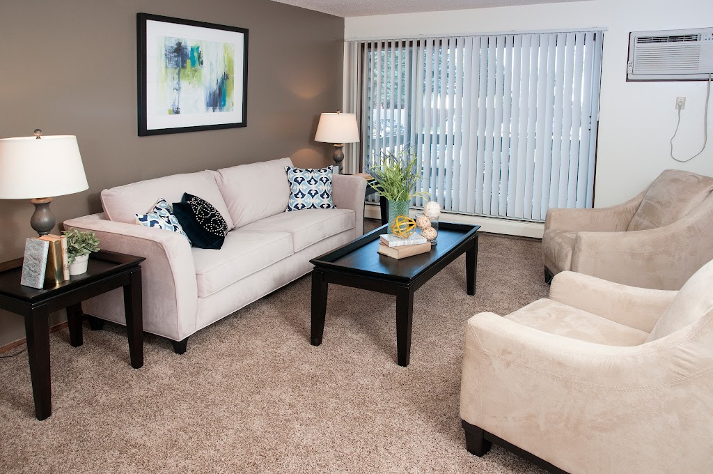 Burnsville Parkway Apartments | 1701 Burnsville Pkwy, Burnsville, MN 55337, USA | Phone: (763) 452-9520