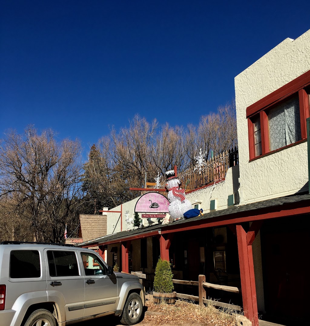 Mucky Duck Restaurant & Catering | 10530 Ute Pass Ave, Green Mountain Falls, CO 80819, USA | Phone: (719) 684-2008