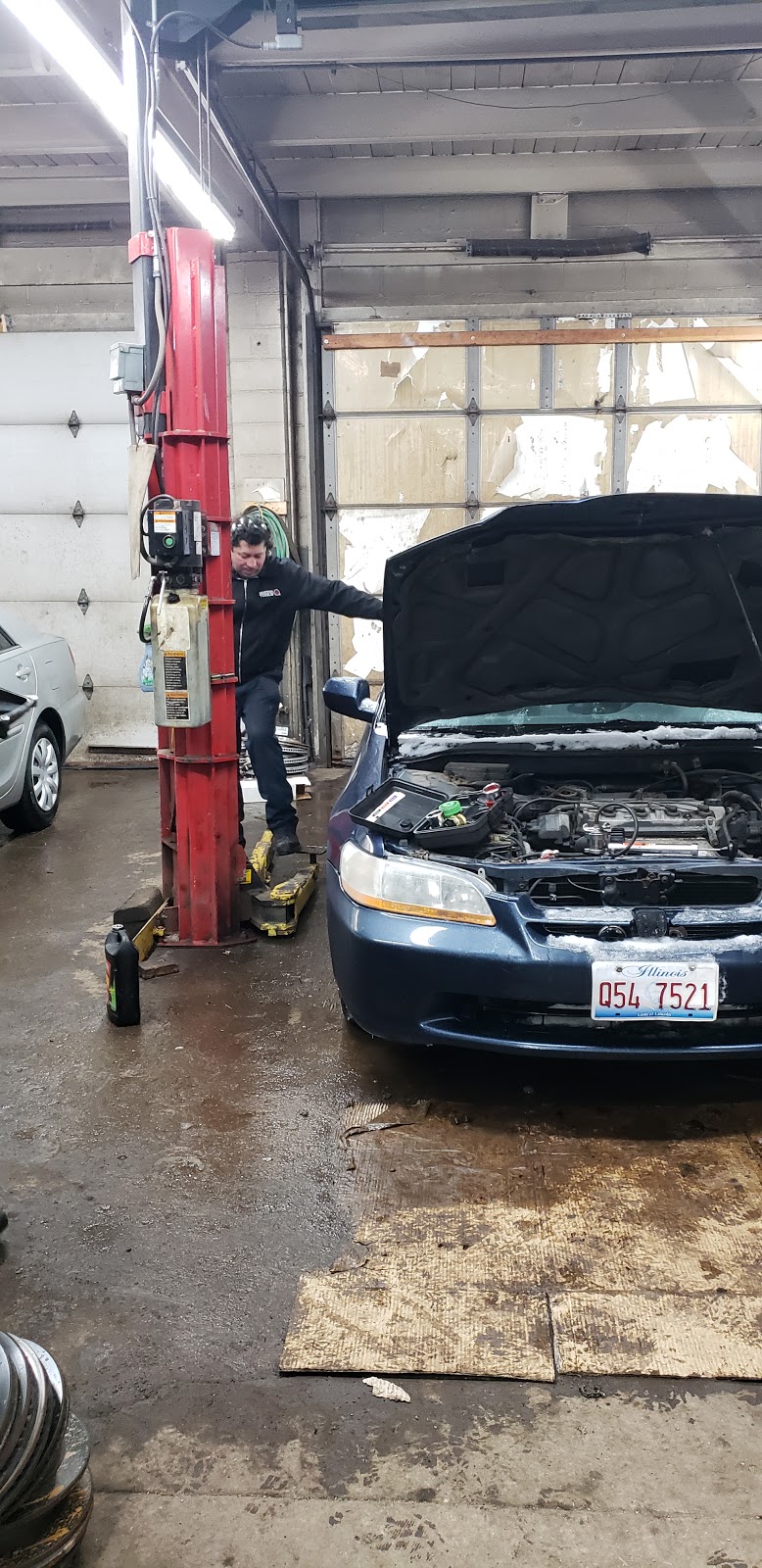 Robertos Auto Service Inc. | 1608 Washington St, Waukegan, IL 60085, USA | Phone: (847) 662-3080