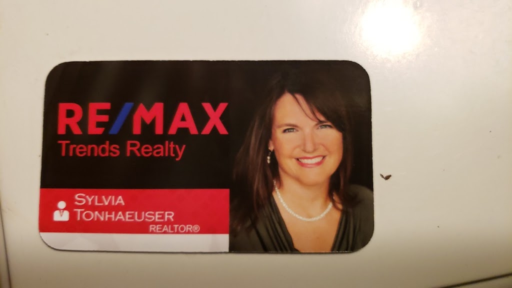 RE/MAX Trends Realty | 2930 Edison St NW, Uniontown, OH 44685, USA | Phone: (234) 251-0555