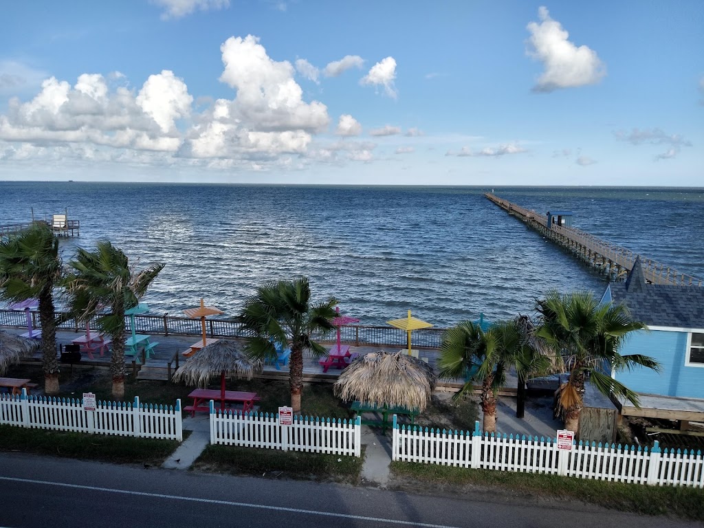 Hunts Castle Waterfront Resort | 725 S Water St, Rockport, TX 78382 | Phone: (361) 729-2273