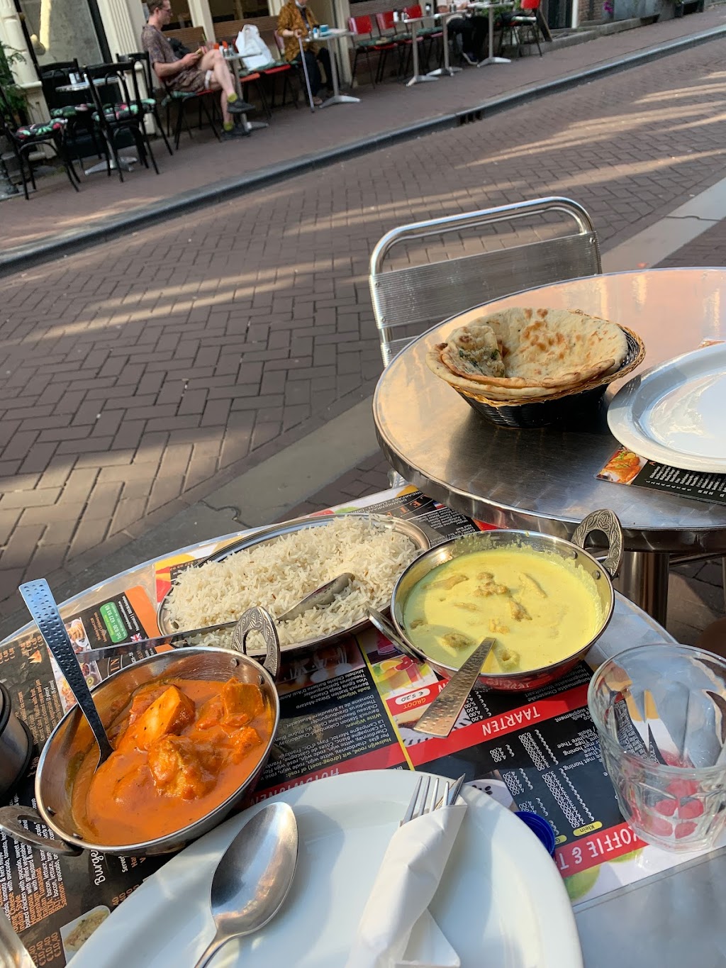 At Letting dutch, indian and surinamese restaurant in Jordan | Prinsenstraat 3, 1015 DA Amsterdam, Netherlands | Phone: 020 627 9393