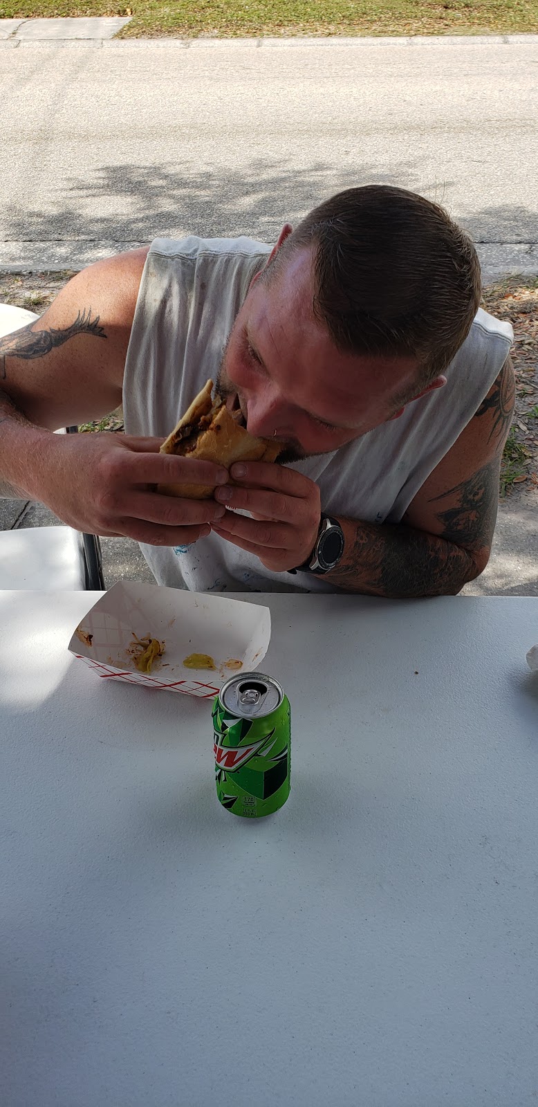 Junkyard Dawgs Food Stand | 8251 15th St E, Sarasota, FL 34243, USA | Phone: (941) 545-4612