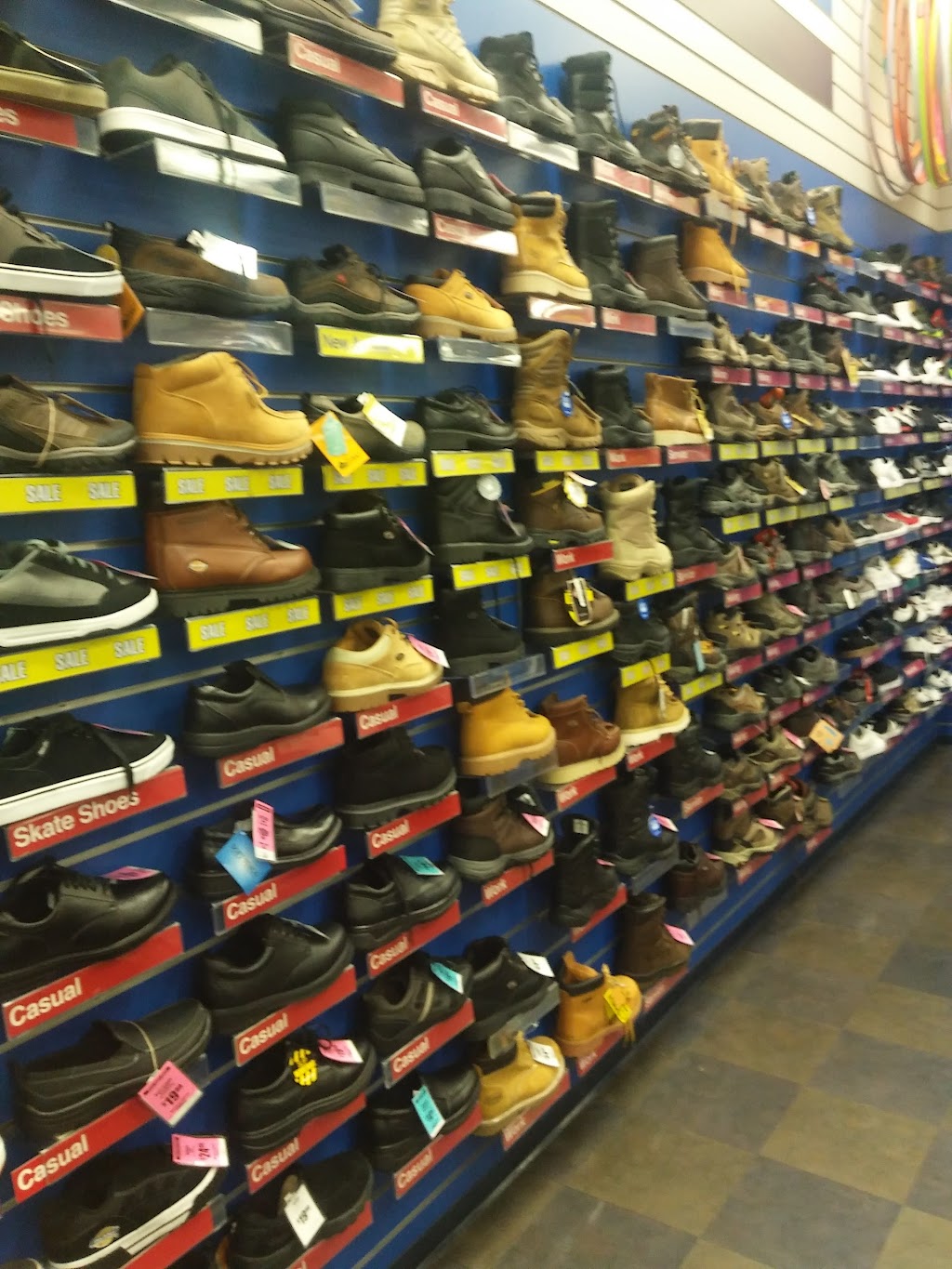 Big 5 Sporting Goods | 1421 W 17th St, Santa Ana, CA 92706, USA | Phone: (714) 564-0356