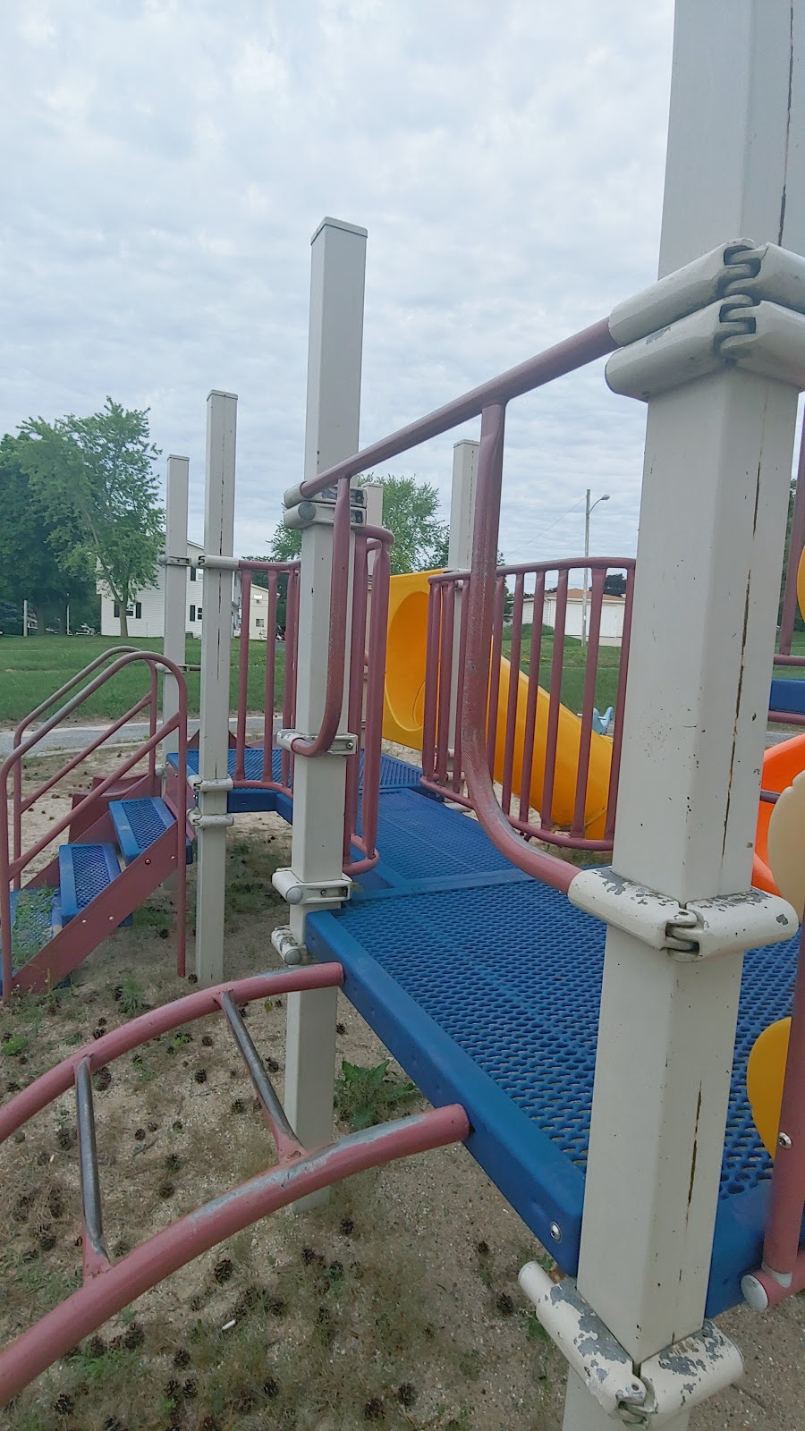 Muenk Playlot | 1245 Sunset Ridge Dr W, West Bend, WI 53090, USA | Phone: (262) 335-5080