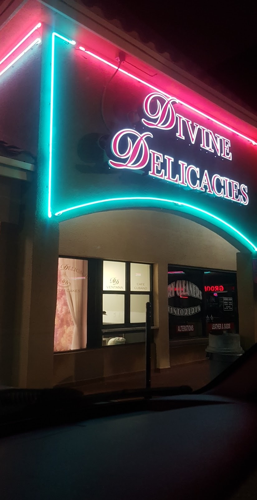 Divine Delicacies Cakes | 2776 SW 137th Ave, Miami, FL 33175, USA | Phone: (305) 554-4446