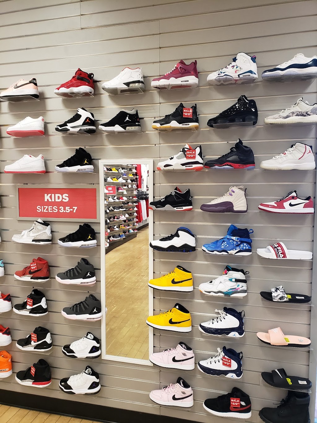 Foot Locker | 17209 NW 27th Ave, Opa-locka, FL 33056, USA | Phone: (305) 430-0059