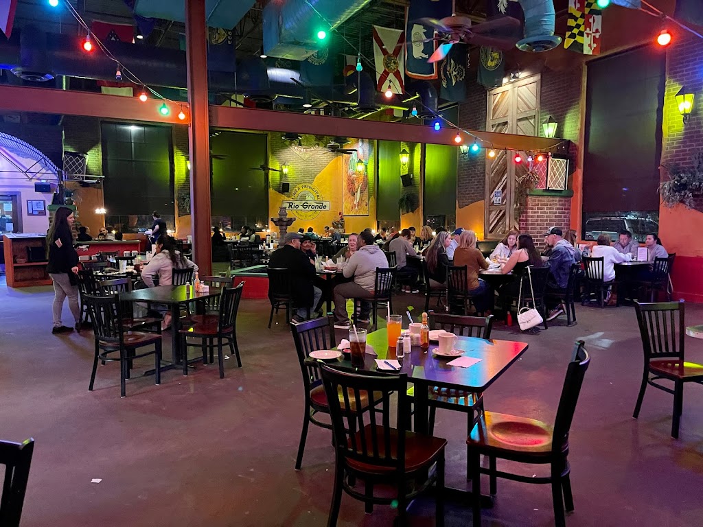 Tres Amigos Cantina - restaurant  | Photo 4 of 10 | Address: 2025 W Brandon Blvd, Brandon, FL 33511, USA | Phone: (813) 689-6476