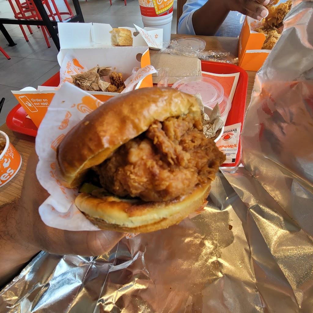 Popeyes Louisiana Kitchen | 4238 S Claiborne Ave, New Orleans, LA 70125, USA | Phone: (504) 269-8171