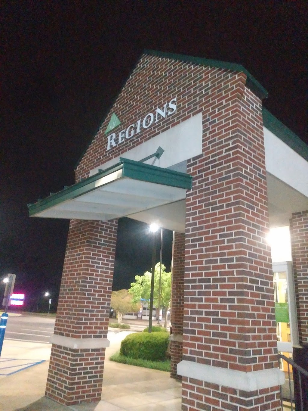 Regions Bank | 429 Main St, Trussville, AL 35173, USA | Phone: (205) 228-7460