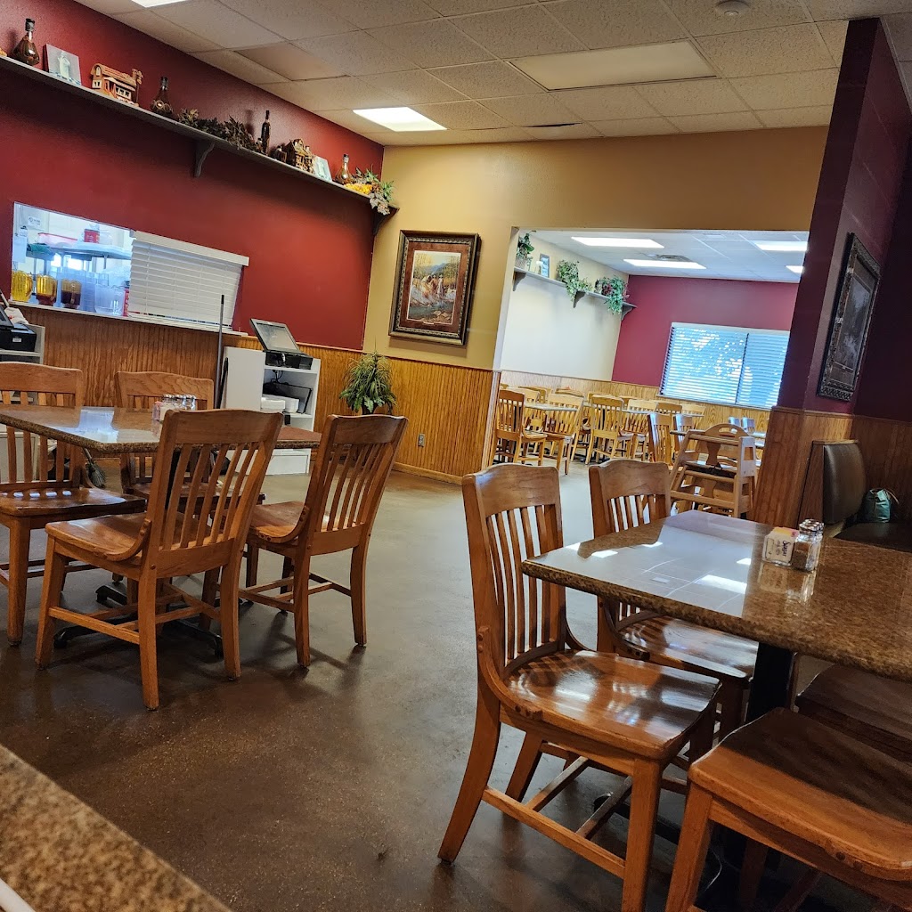 Wolf Den Family Restaurant | 1901 W California St, Gainesville, TX 76240, USA | Phone: (940) 665-9653