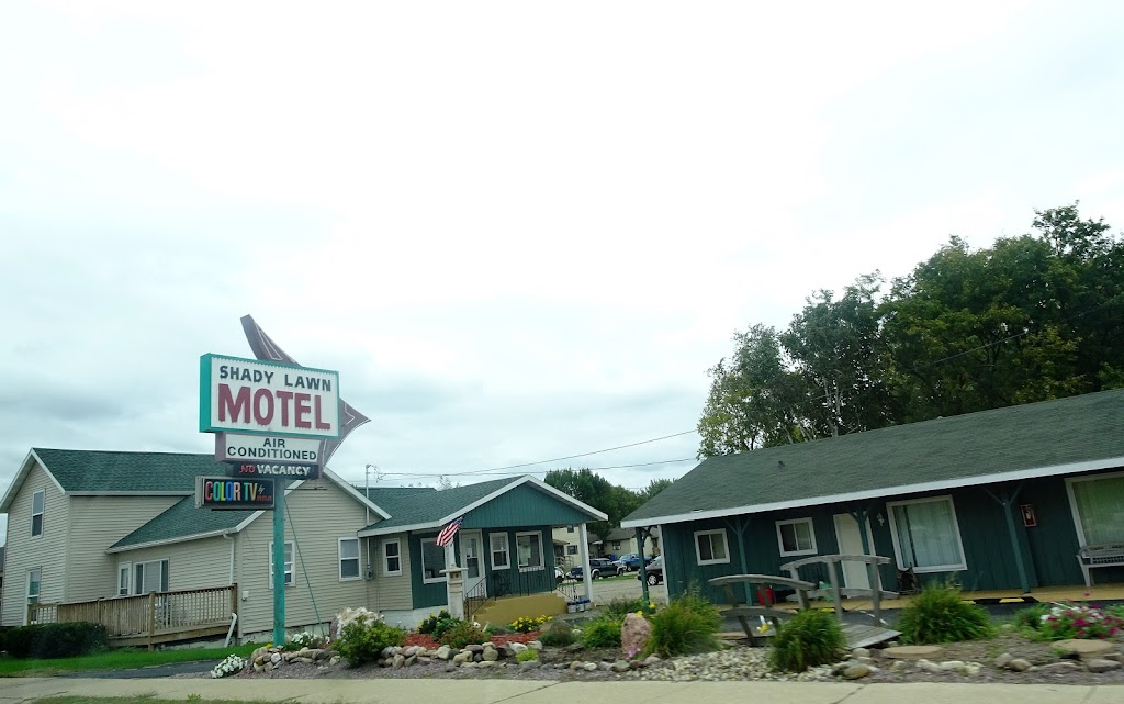 Shady Lawn Motel | 703 E Wisconsin St, Portage, WI 53901, USA | Phone: (608) 742-3506