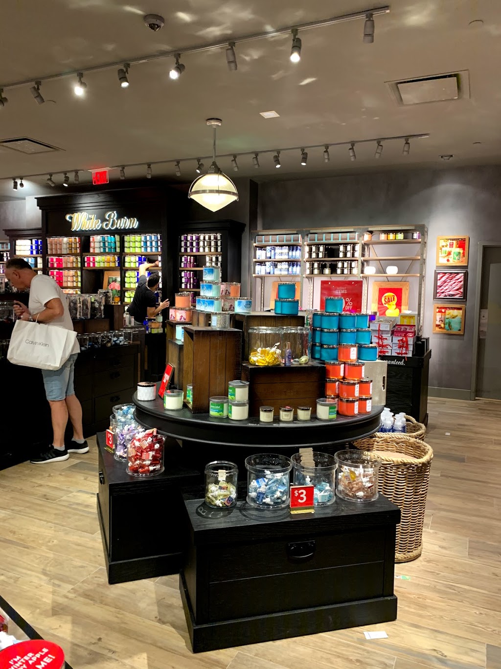 Bath & Body Works | 4975 International Dr, Orlando, FL 32819, USA | Phone: (407) 351-1822