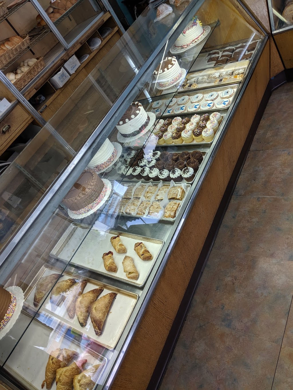 Polly Ann Bakery | 1440 W 8th St #3804, San Pedro, CA 90732, USA | Phone: (310) 519-0966