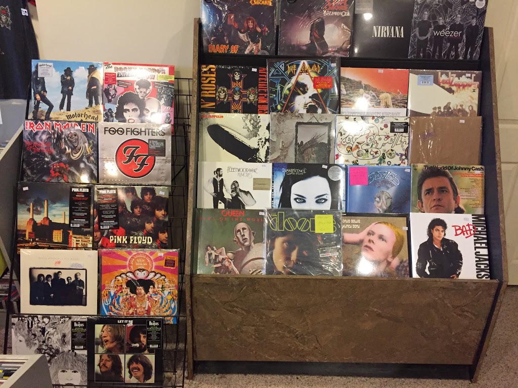 Rick’s Record Shack & Wifey’s Closet | 3348 Lake Shore Rd, Buffalo, NY 14219, USA | Phone: (716) 563-9116