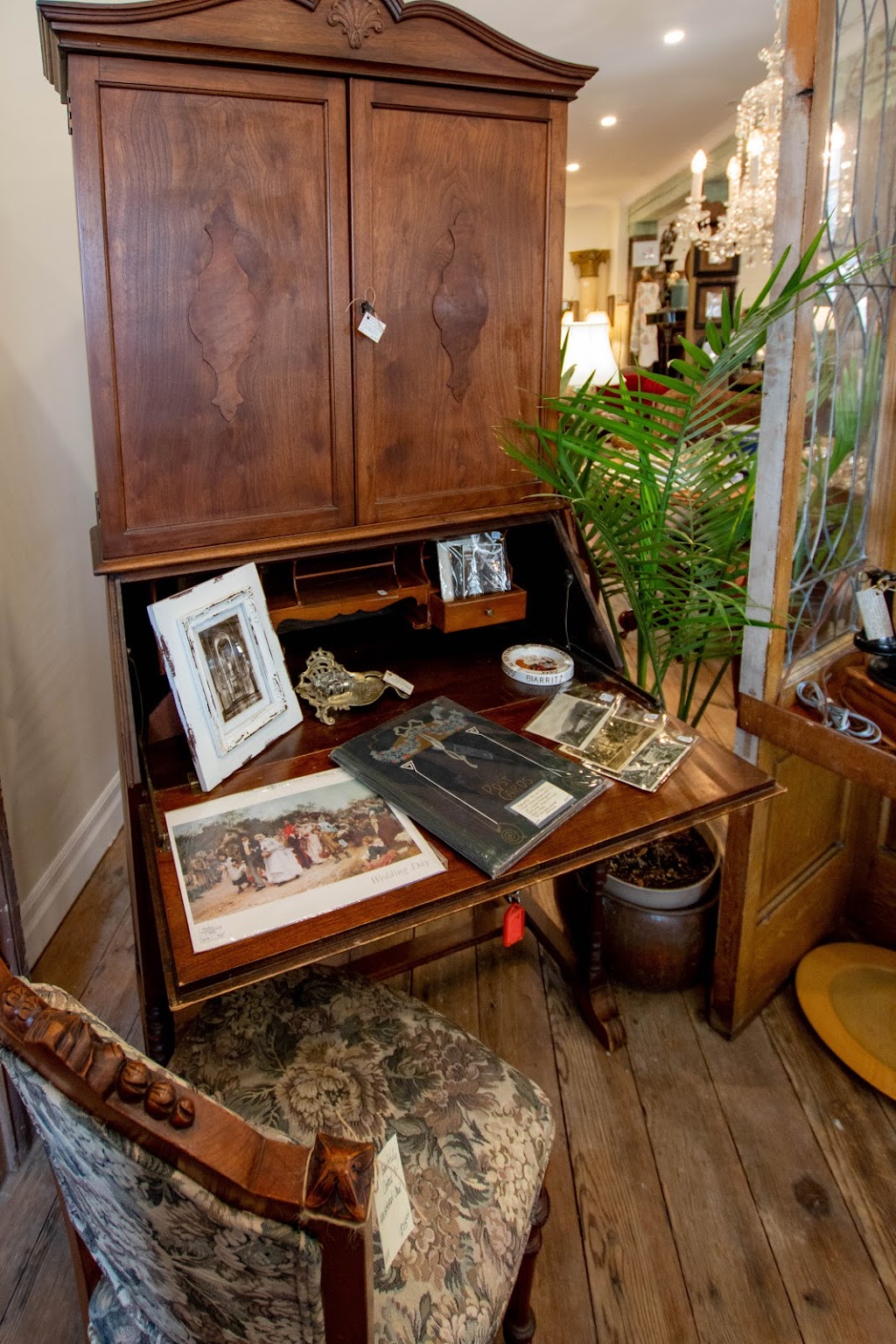 Antiques on Creek | 1579 Four Mile Creek Rd, Virgil, ON L0S 1T0, Canada | Phone: (905) 468-1995