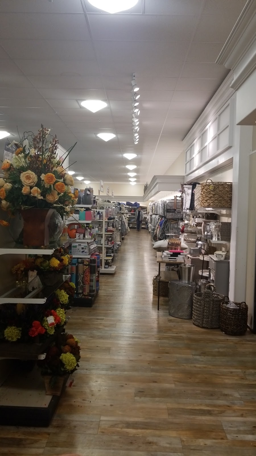 HomeGoods | 3 Main St, Edgewater, NJ 07020 | Phone: (201) 313-0260