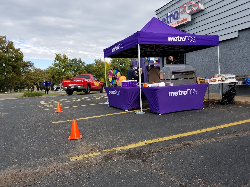 Metro by T-Mobile | 500 W Main St Ste 12, Anoka, MN 55303, USA | Phone: (763) 421-0306