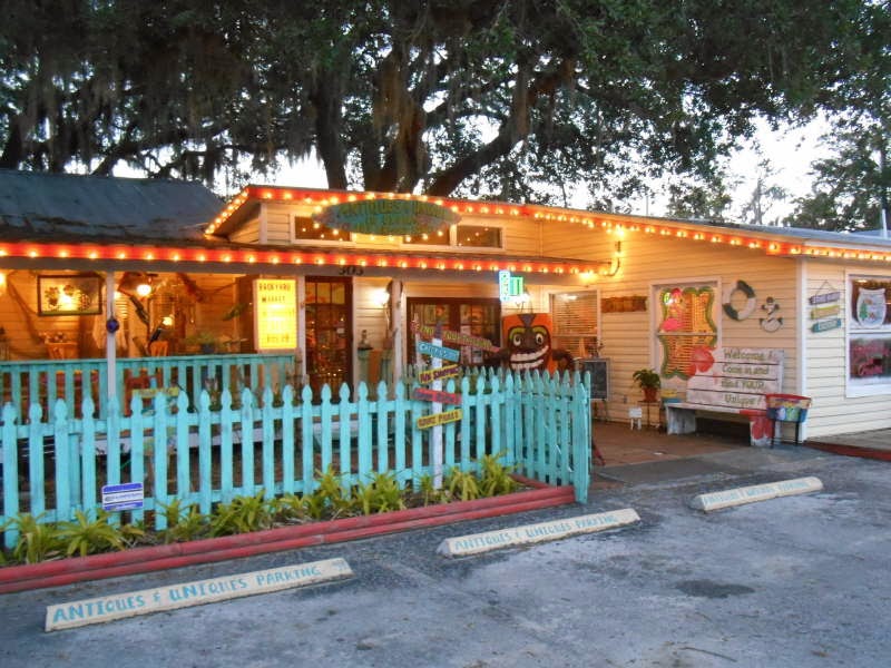 Antiques & Uniques in Ozona | 303 Orange St, Palm Harbor, FL 34683, USA | Phone: (727) 253-4976