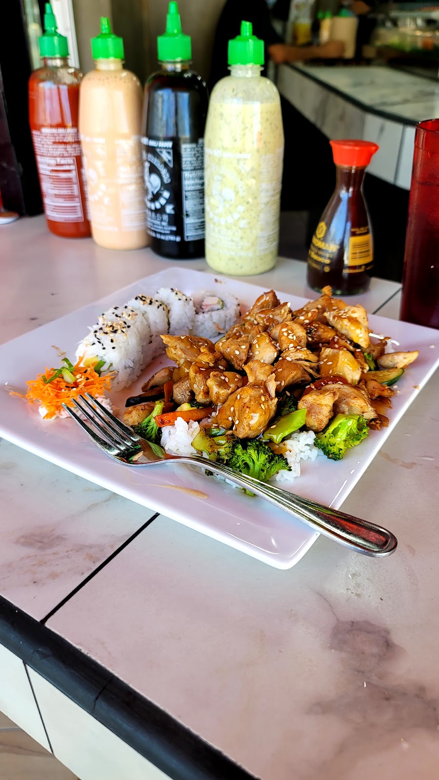 Teriyaki sushi la postal | Av. Colina Azul 6209, Colinas de Agua Caliente, 22030 Tijuana, B.C., Mexico | Phone: 664 638 1994