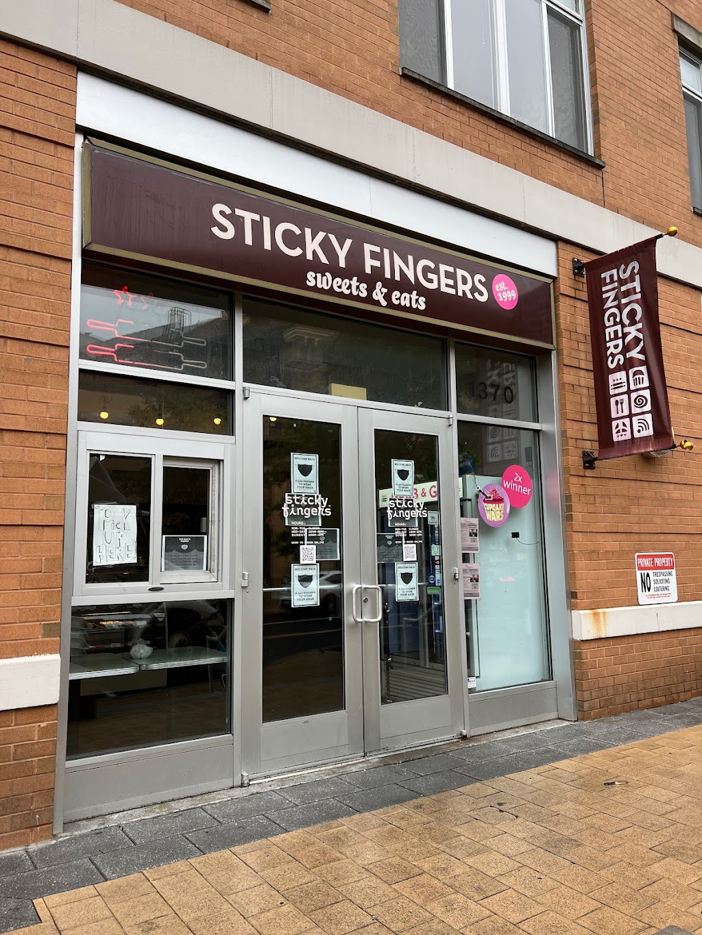 Sticky Fingers Sweets & Eats | 1370 Park Rd NW, Washington, DC 20010, USA | Phone: (202) 299-9700