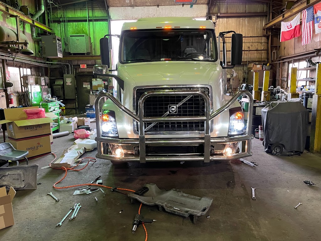 Diesel Brothers Truck Service | 12015 38th St, Kenosha, WI 53144, USA | Phone: (847) 977-0032
