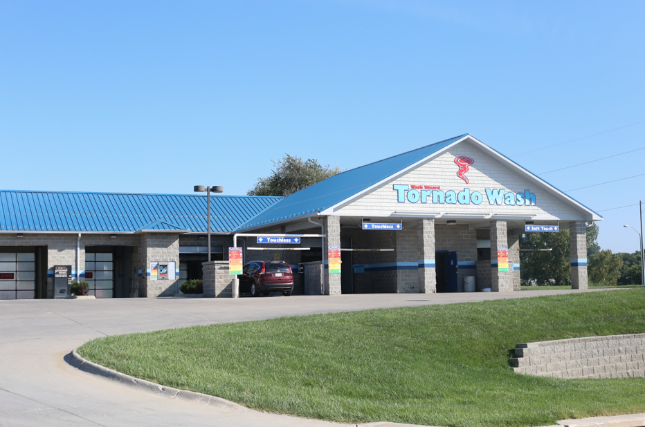 Tornado Car Wash | 14420 Echo Hills Dr, Omaha, NE 68138, USA | Phone: (402) 884-7111