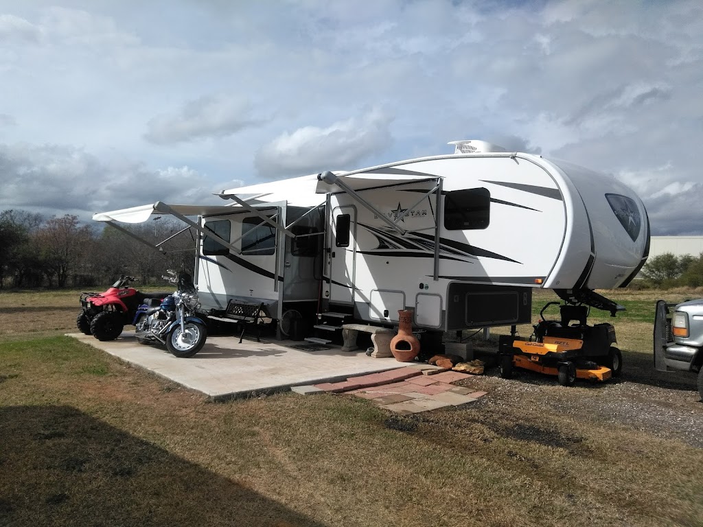 Lazy J RV Park | 1612 Railroad Street, Floresville, TX 78114, USA | Phone: (830) 391-1500