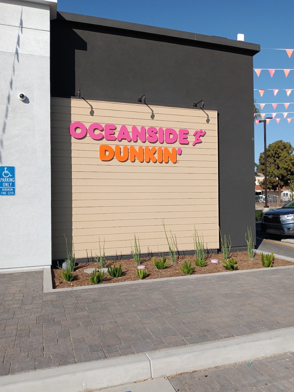 Dunkin’ | 1906 Oceanside Blvd, Oceanside, CA 92054, USA | Phone: (760) 757-2628