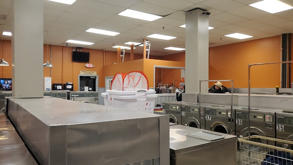 Easy Way Laundromat | Harrington Square, 15561 W High St, Middlefield, OH 44062, USA | Phone: (440) 632-0650