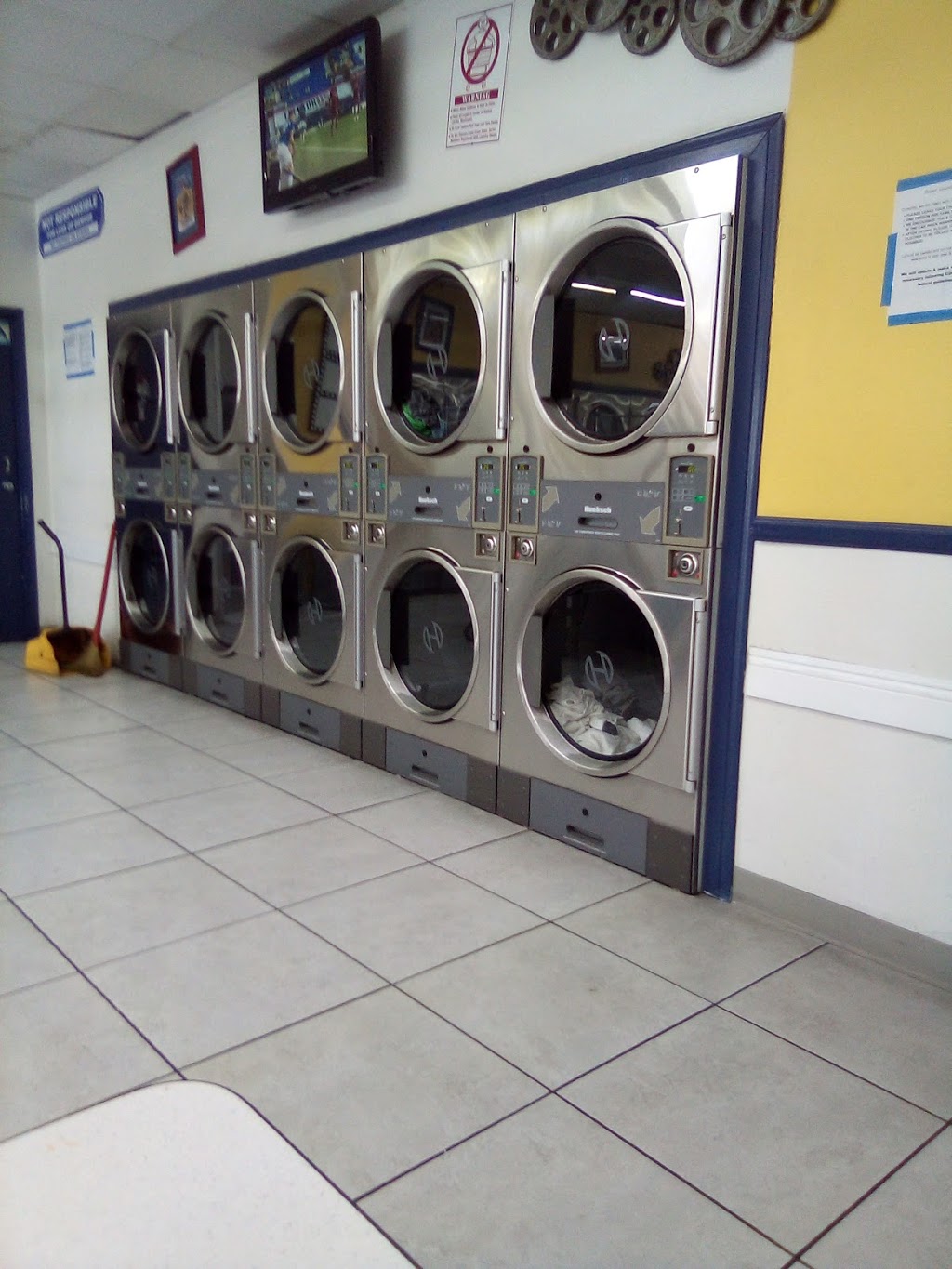 Super Laundromat | 2424 W Ball Rd, Anaheim, CA 92804 | Phone: (949) 229-3378