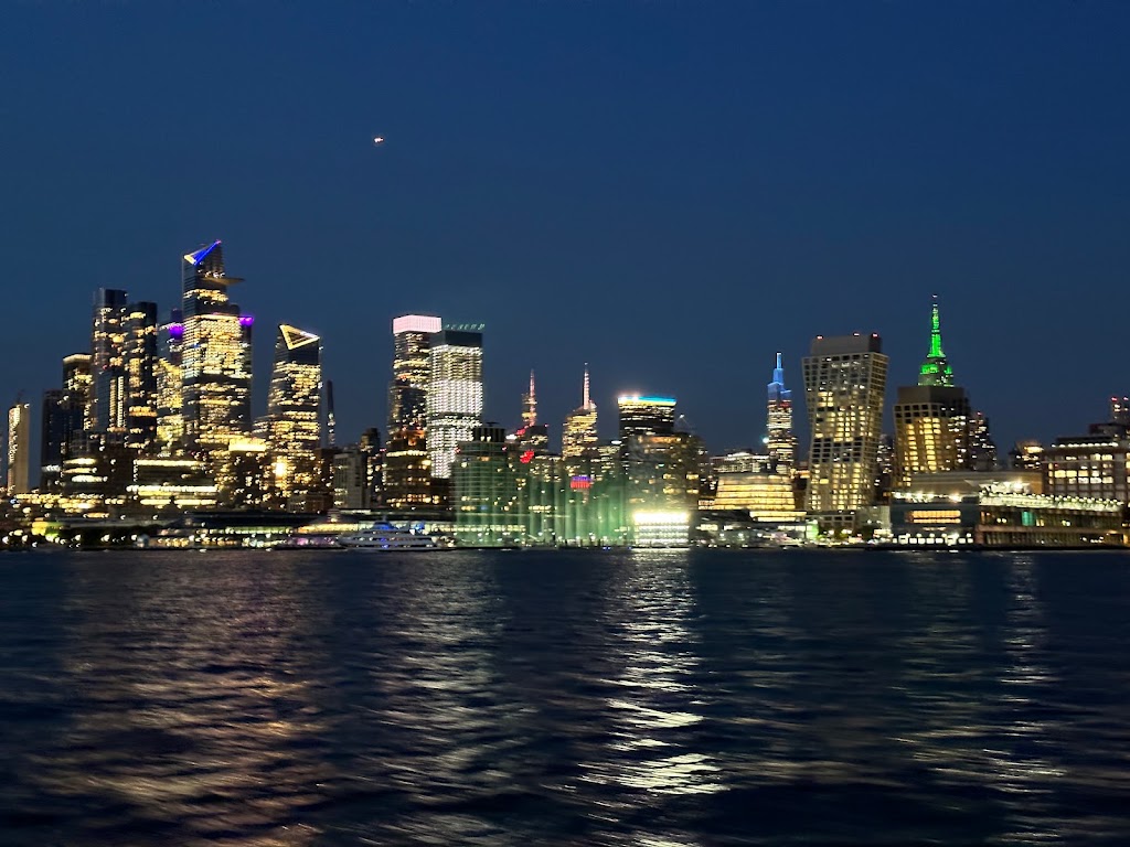 Circle Line Sightseeing Cruises | 89 South St, New York, NY 10038, USA | Phone: (212) 563-3200