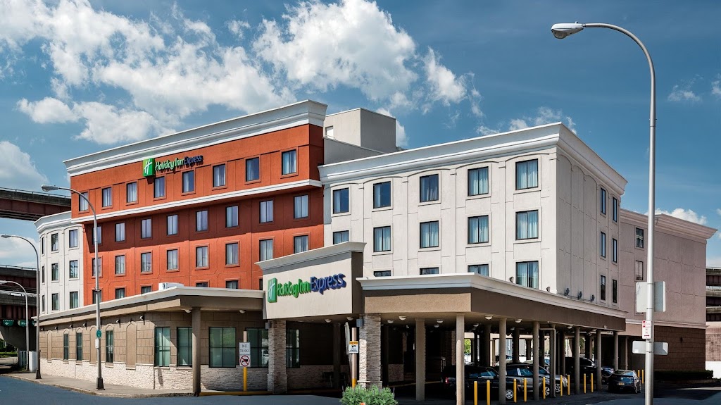 Holiday Inn Express Albany - Downtown, an IHG Hotel | 300 Broadway, Albany, NY 12207, USA | Phone: (518) 434-4111