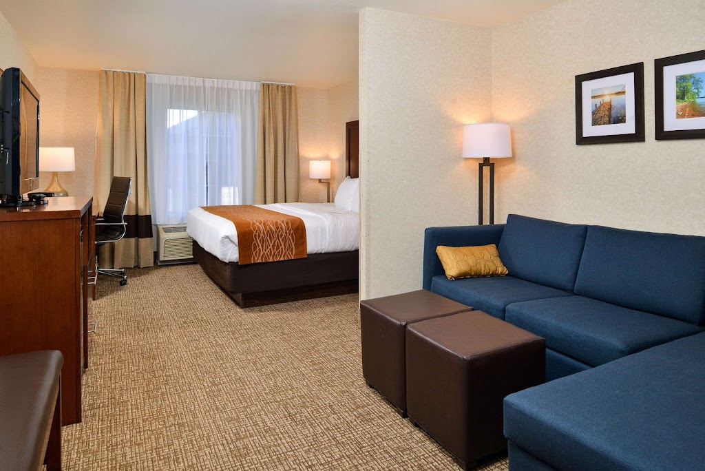 Comfort Inn & Suites Madison North | 5025 Co Hwy V, DeForest, WI 53532, USA | Phone: (608) 846-9100