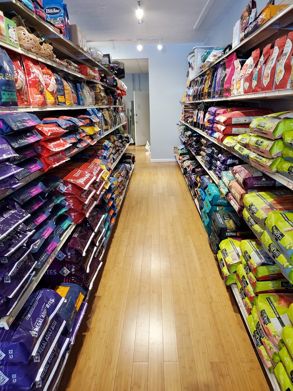 Webers Pet Supermarket | 1317-A Chain Bridge Rd, McLean, VA 22101, USA | Phone: (703) 356-7437