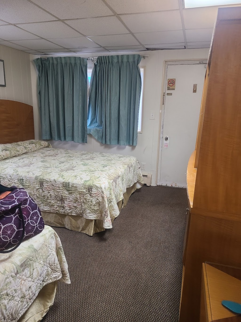 Amethysts Beach Motel | 202 Arnold Ave, Point Pleasant Beach, NJ 08742, USA | Phone: (732) 899-3600