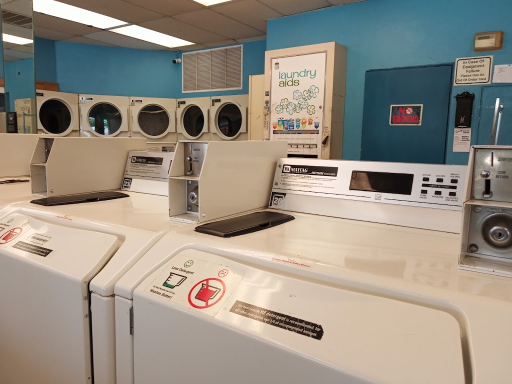 Grand Laundromat | 748 Grand Ave, Hartford, WI 53027, USA | Phone: (414) 305-0189