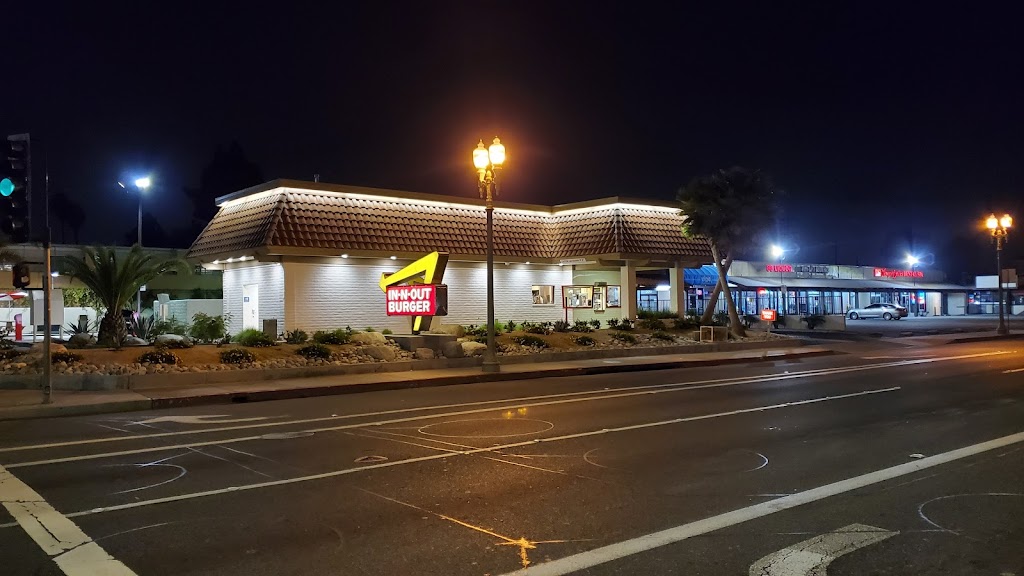 In-N-Out Burger | 594 W 19th St, Costa Mesa, CA 92627, USA | Phone: (800) 786-1000