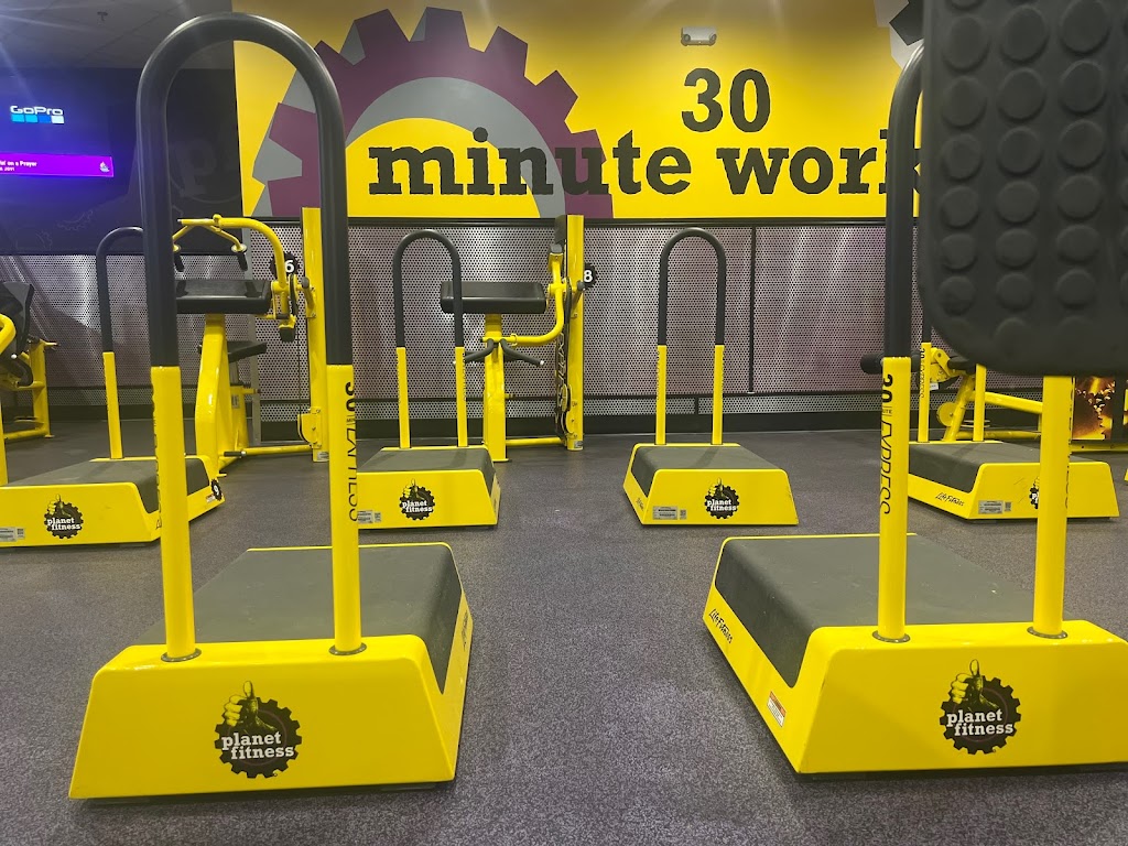 Planet Fitness | 819 E Pioneer Pkwy, Arlington, TX 76010, USA | Phone: (682) 253-2540