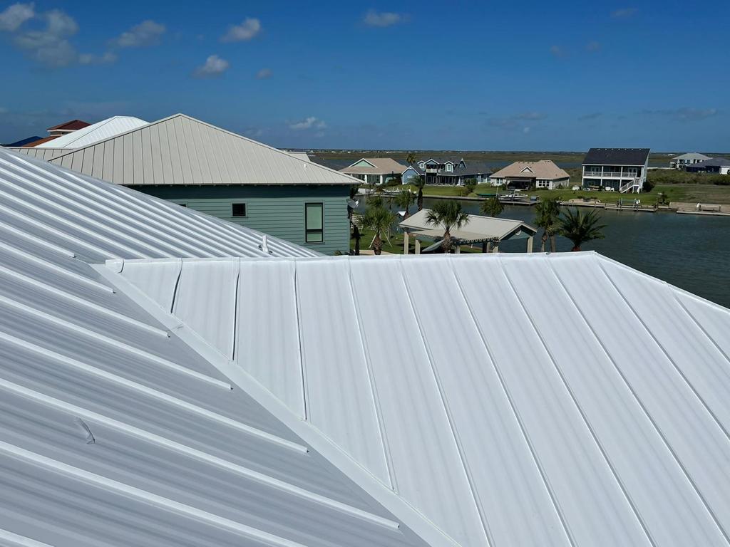 R&L Roofing Specialties | 2221 E Howard Ln, Manor, TX 78653, USA | Phone: (512) 550-4486