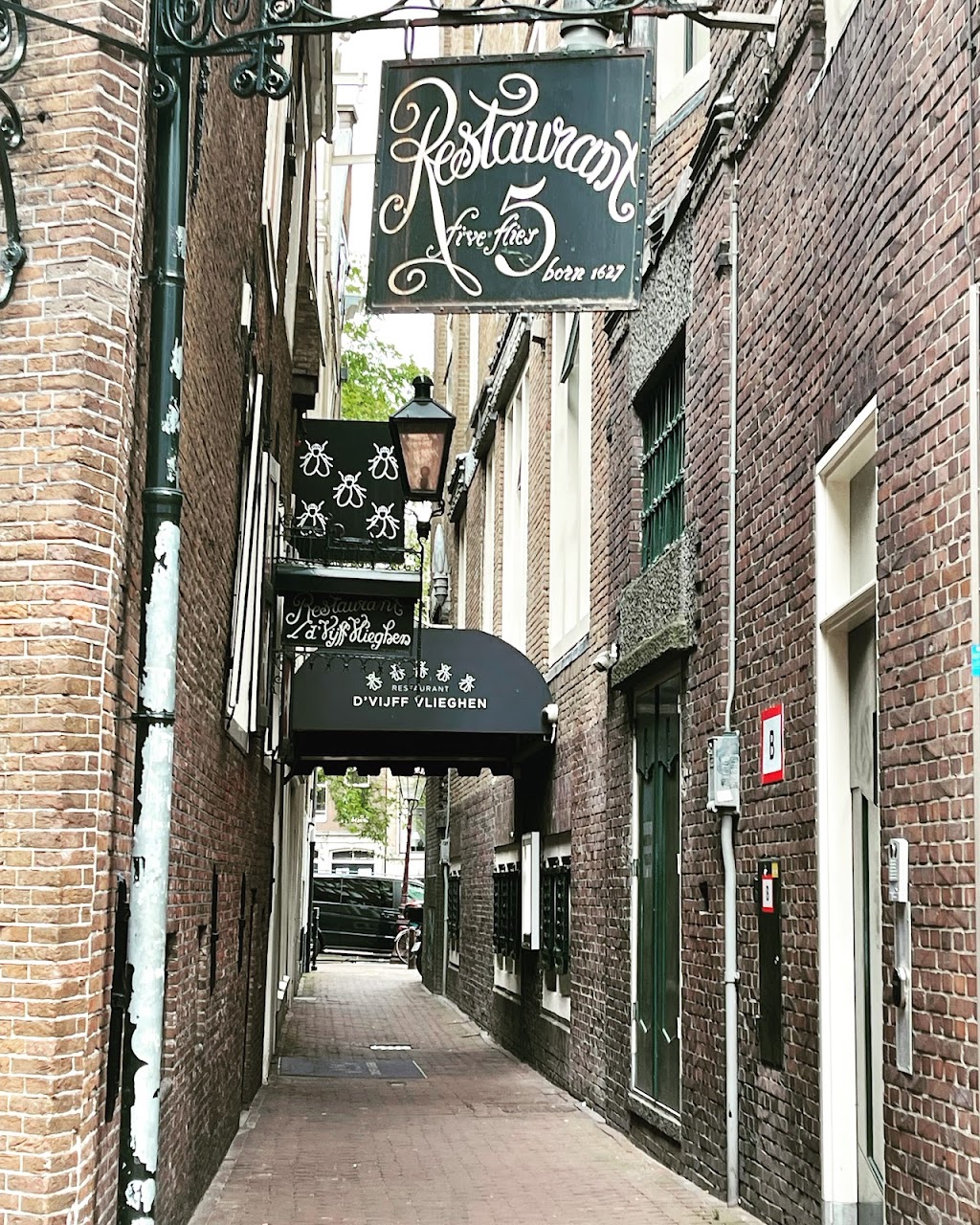 dVijff Vlieghen | Spuistraat 294-302, 1012 VX Amsterdam, Netherlands | Phone: 020 530 4060