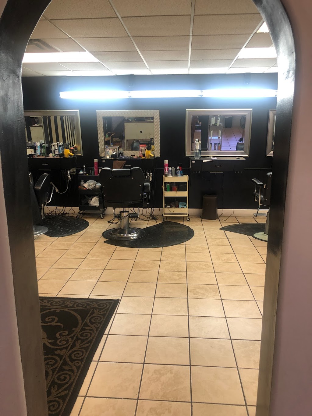Dolls Barber Shop & Beauty Salon | 2401 N 32nd Pl, Phoenix, AZ 85008, USA | Phone: (602) 224-5069