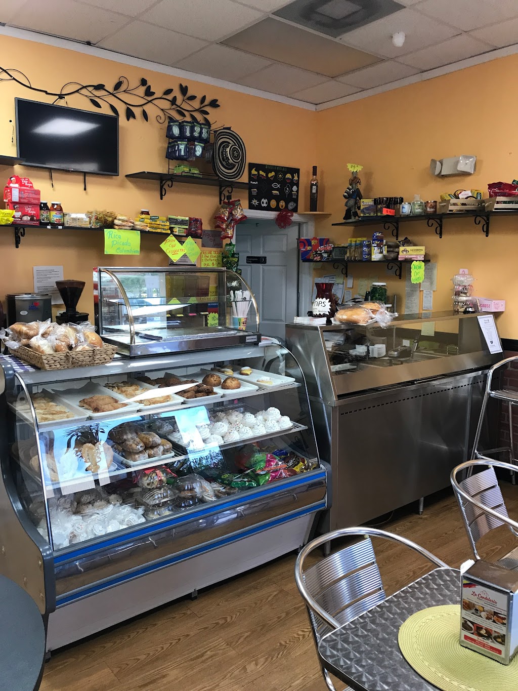 La Candelaria Bakery | 12807 SW 42nd St, Miami, FL 33175, USA | Phone: (305) 227-8892